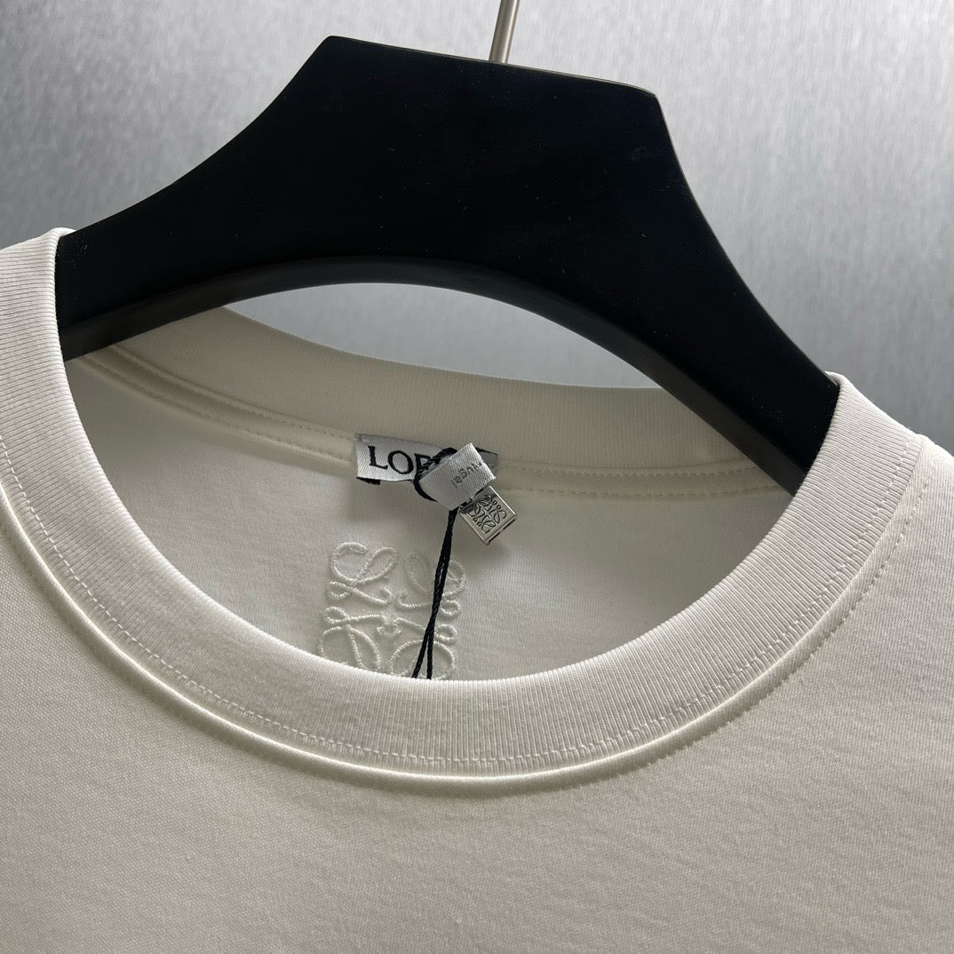 تي شيرت أزرق وأبيض