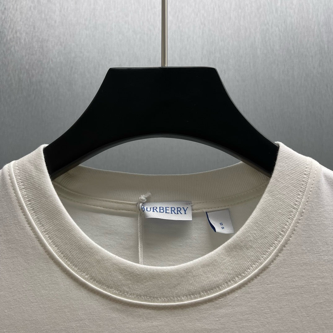 Grün-weißes T-Shirt