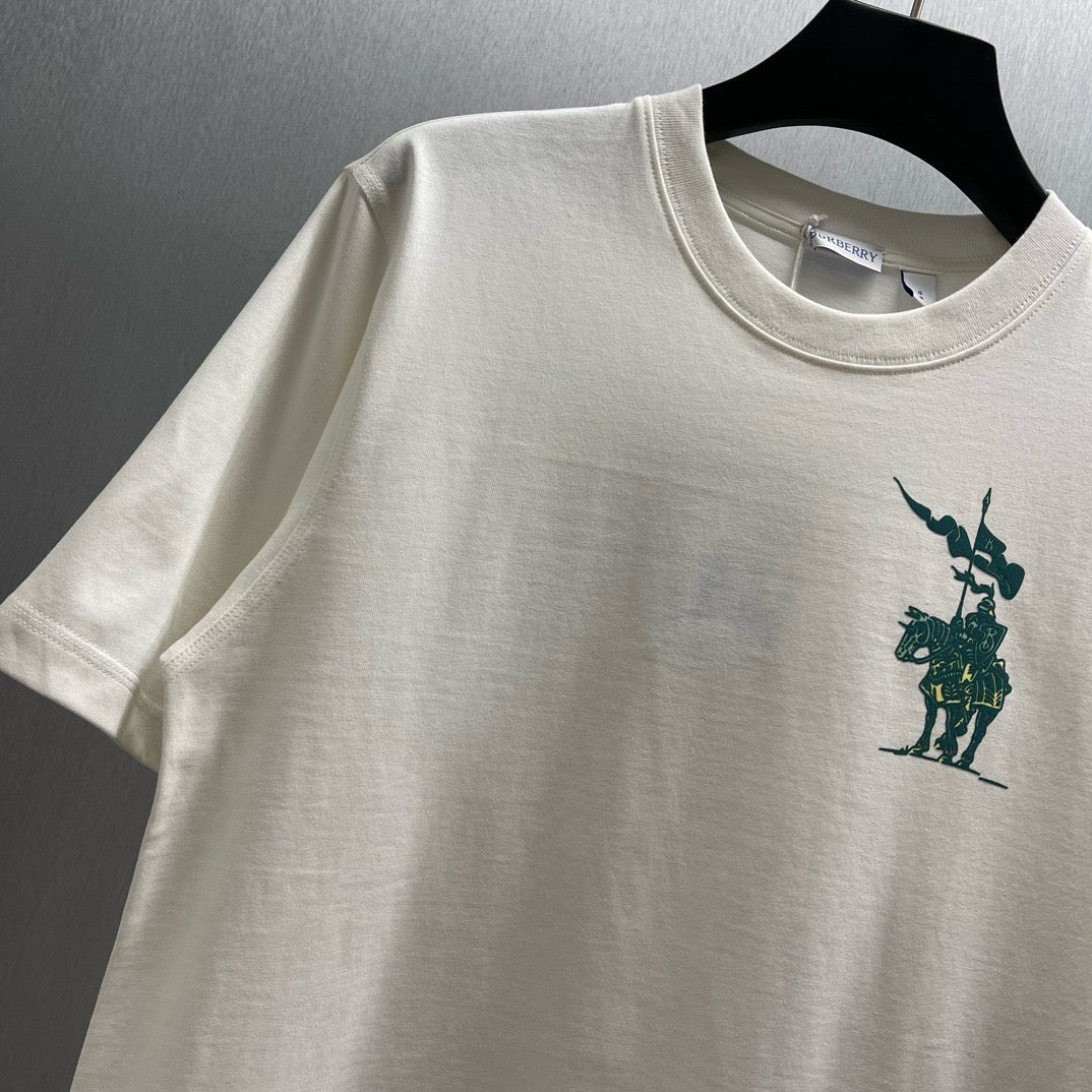 Grün-weißes T-Shirt