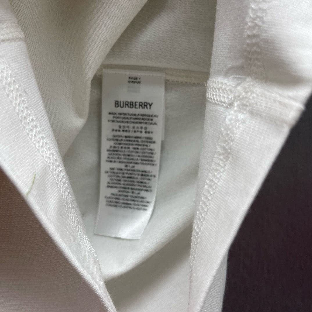 Grün-weißes T-Shirt