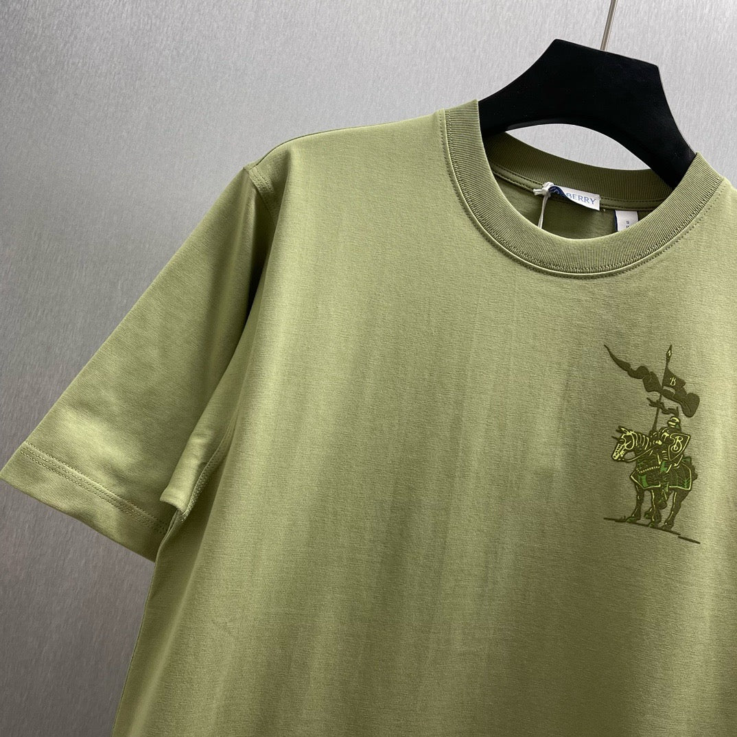 Grün-weißes T-Shirt