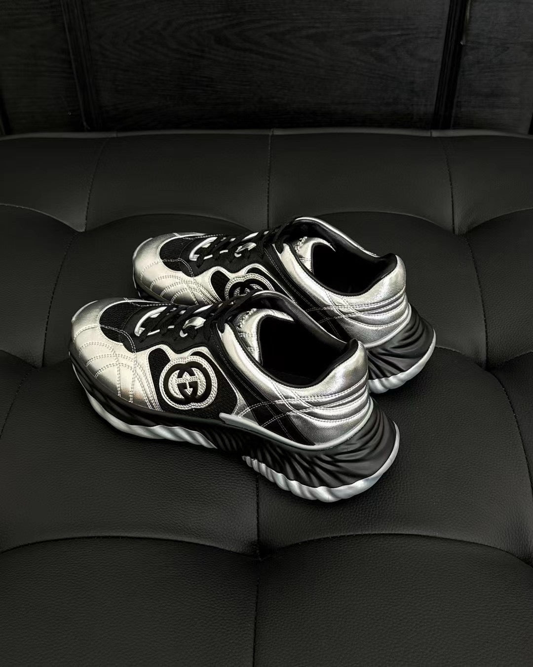 Mehrfarbige Schuhe