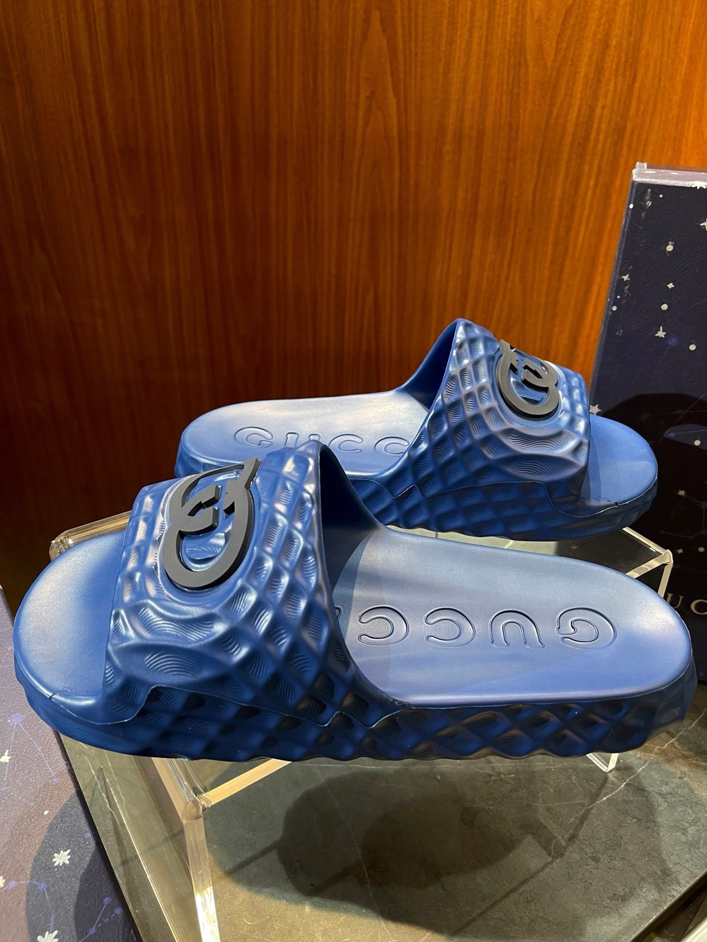 Mehrfarbige Schuhe