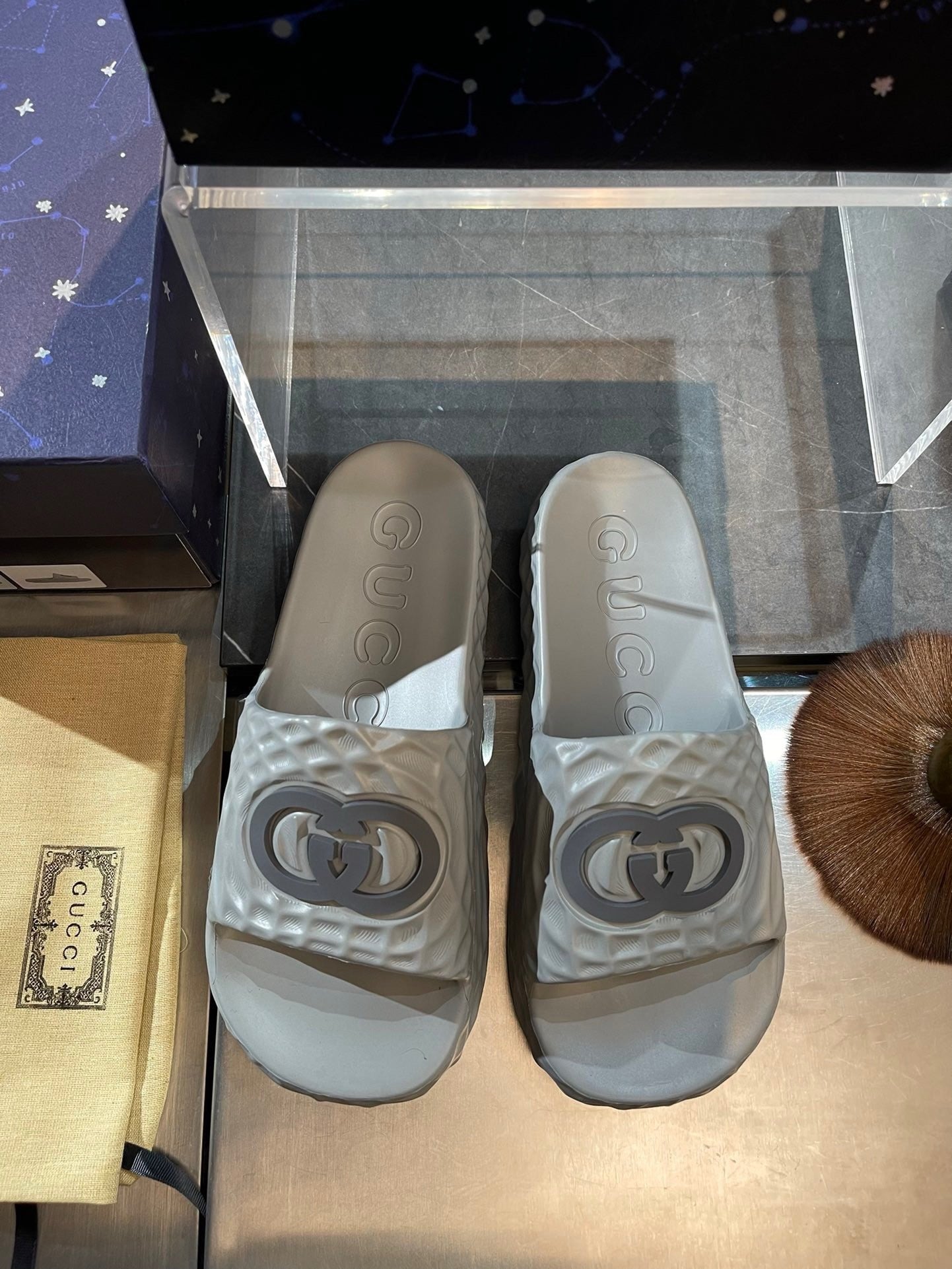 Mehrfarbige Schuhe