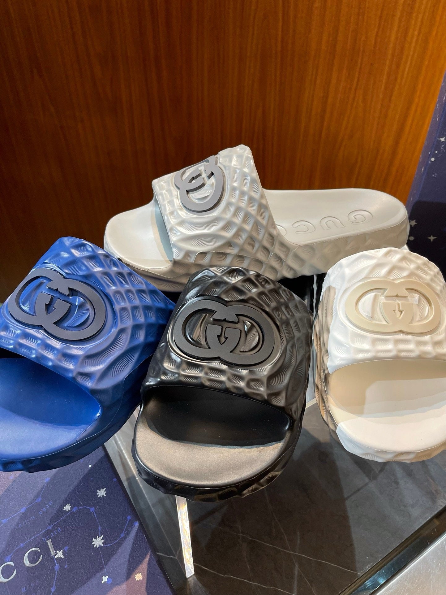 Mehrfarbige Schuhe