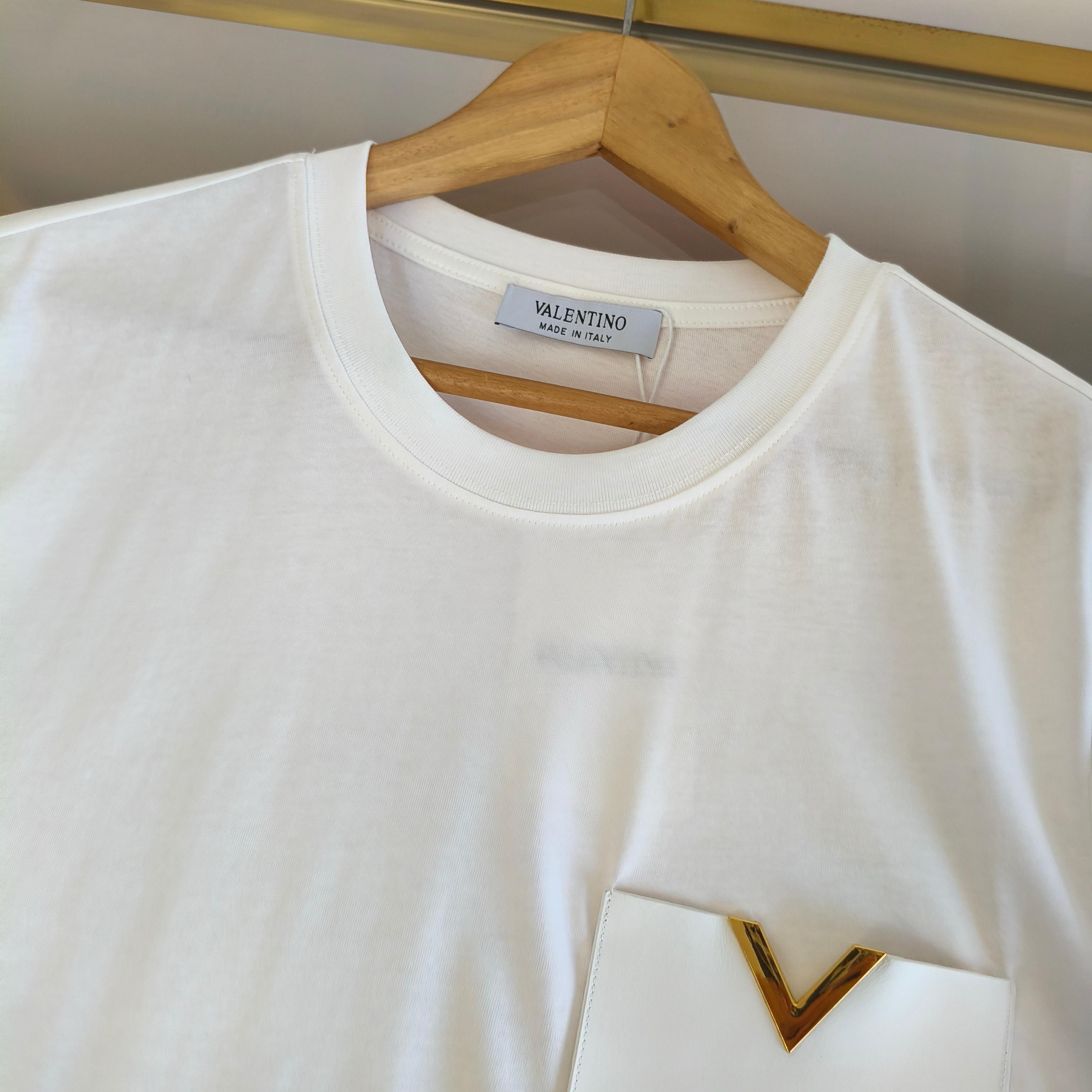 White and Black T-Shirt - FashionHype.xyz