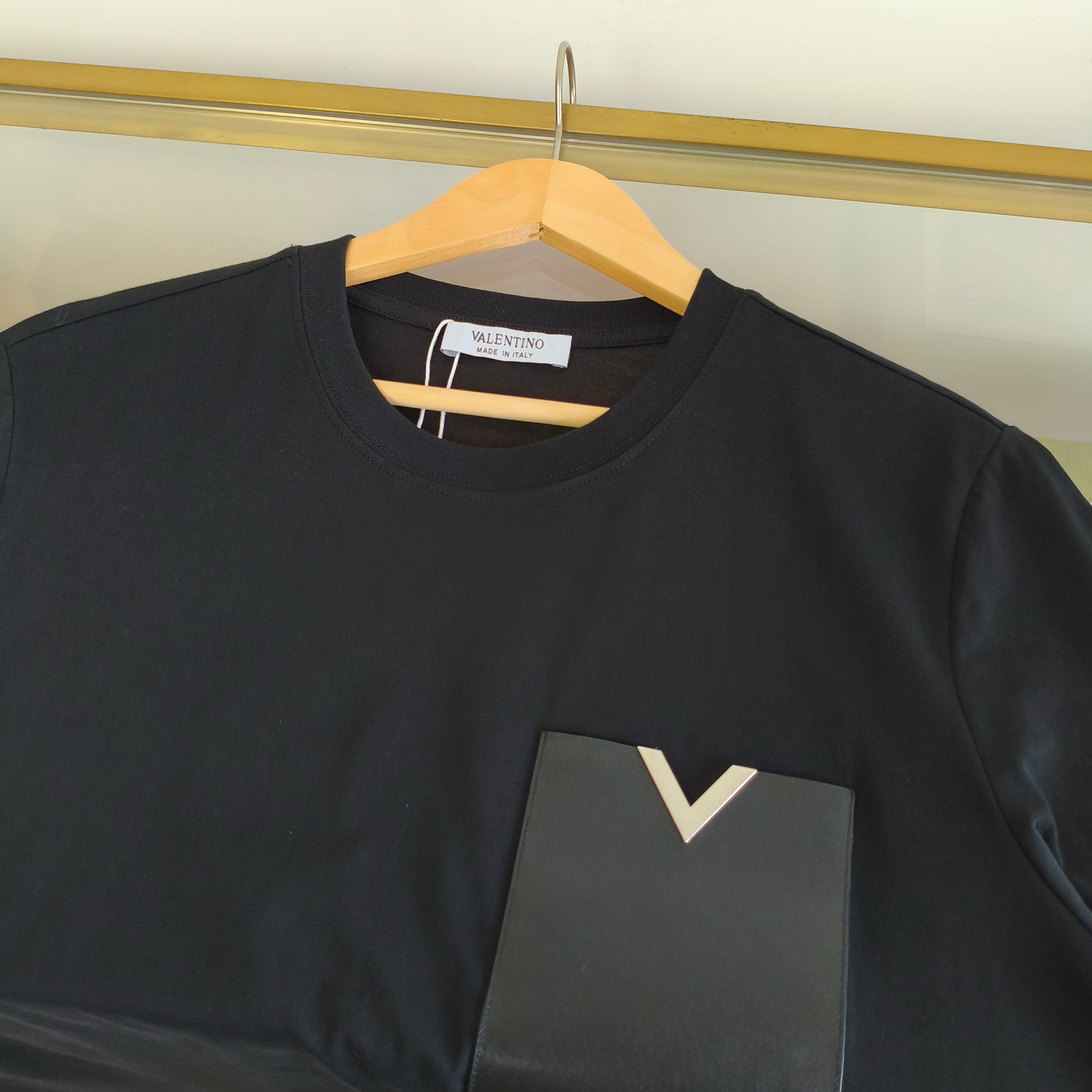 White and Black T-Shirt - FashionHype.xyz