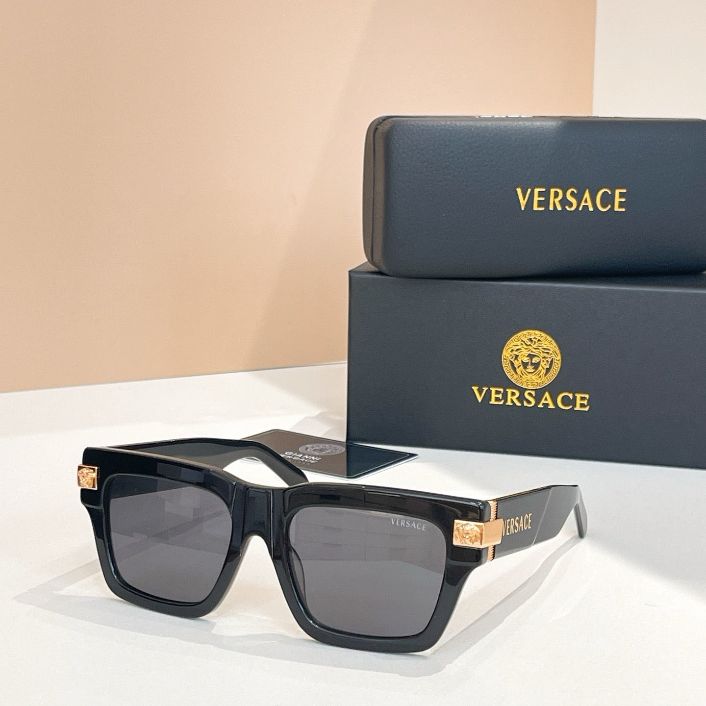 نظارة شمسية متعددة الألوان