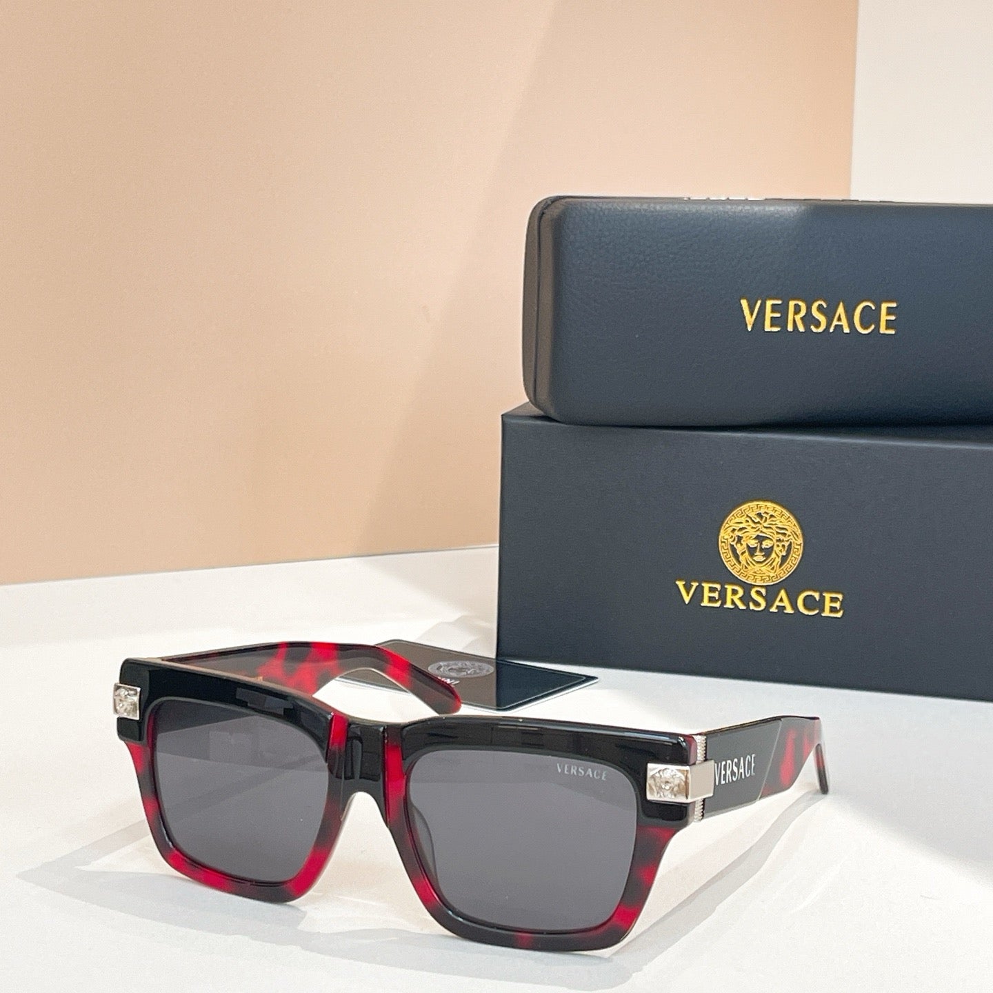 نظارة شمسية متعددة الألوان