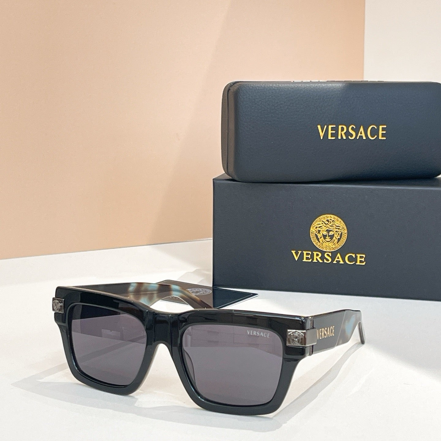 نظارة شمسية متعددة الألوان