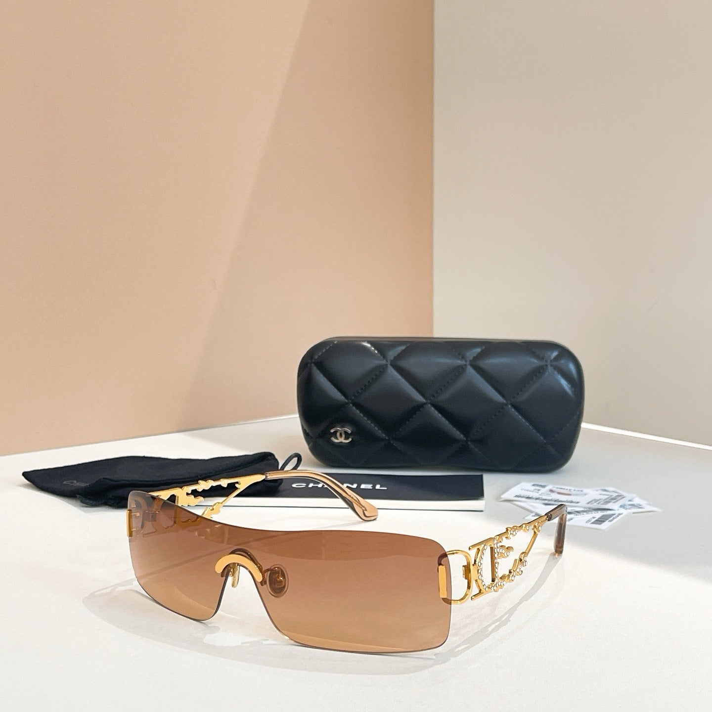 نظارة شمسية متعددة الألوان