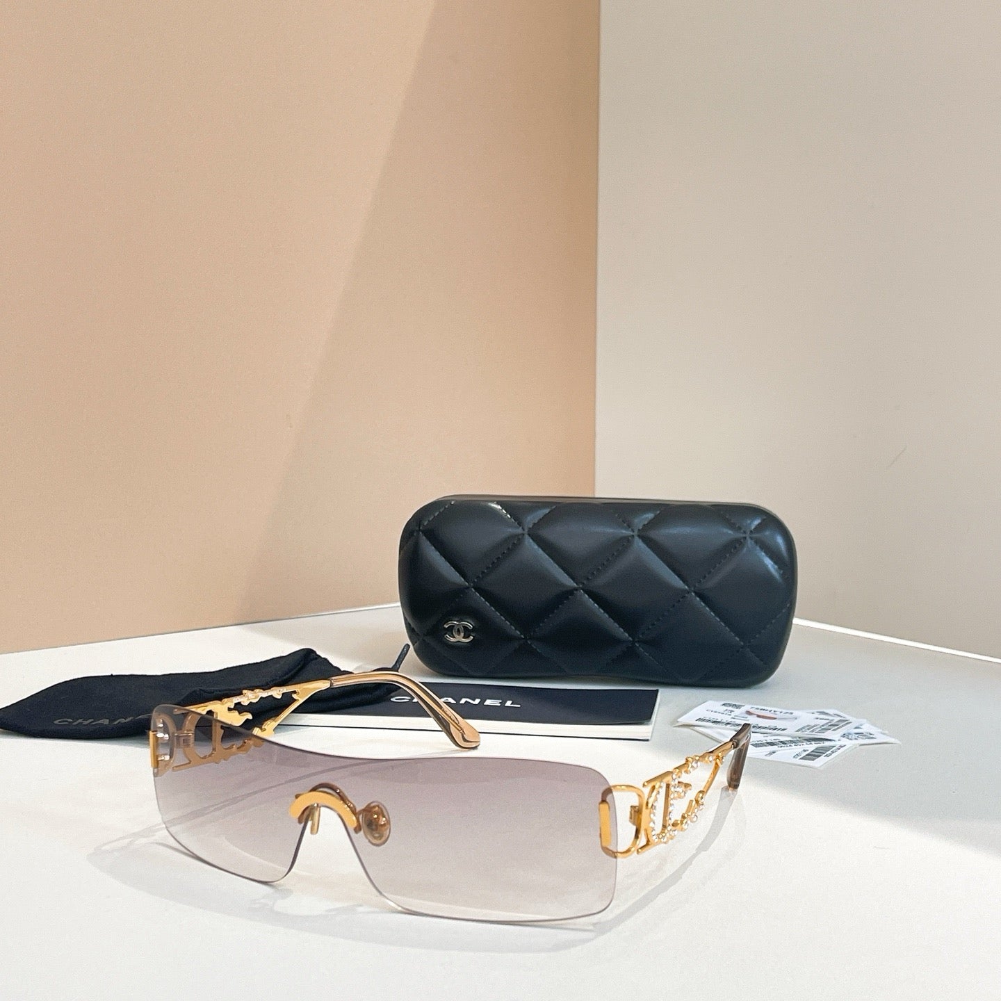 نظارة شمسية متعددة الألوان