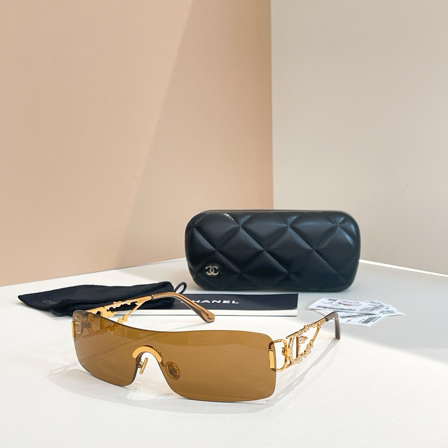 نظارة شمسية متعددة الألوان