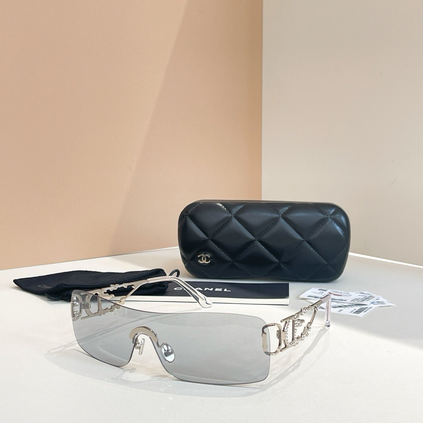 نظارة شمسية متعددة الألوان