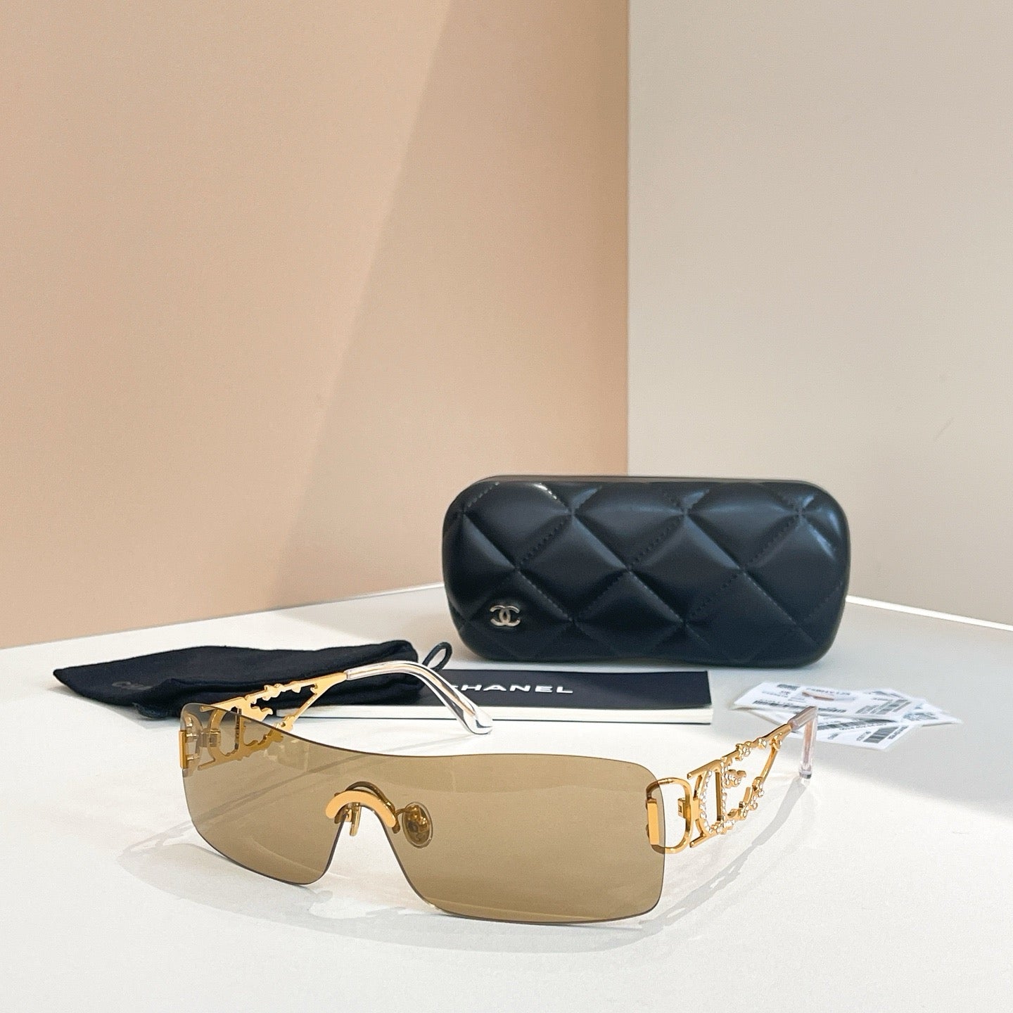 نظارة شمسية متعددة الألوان