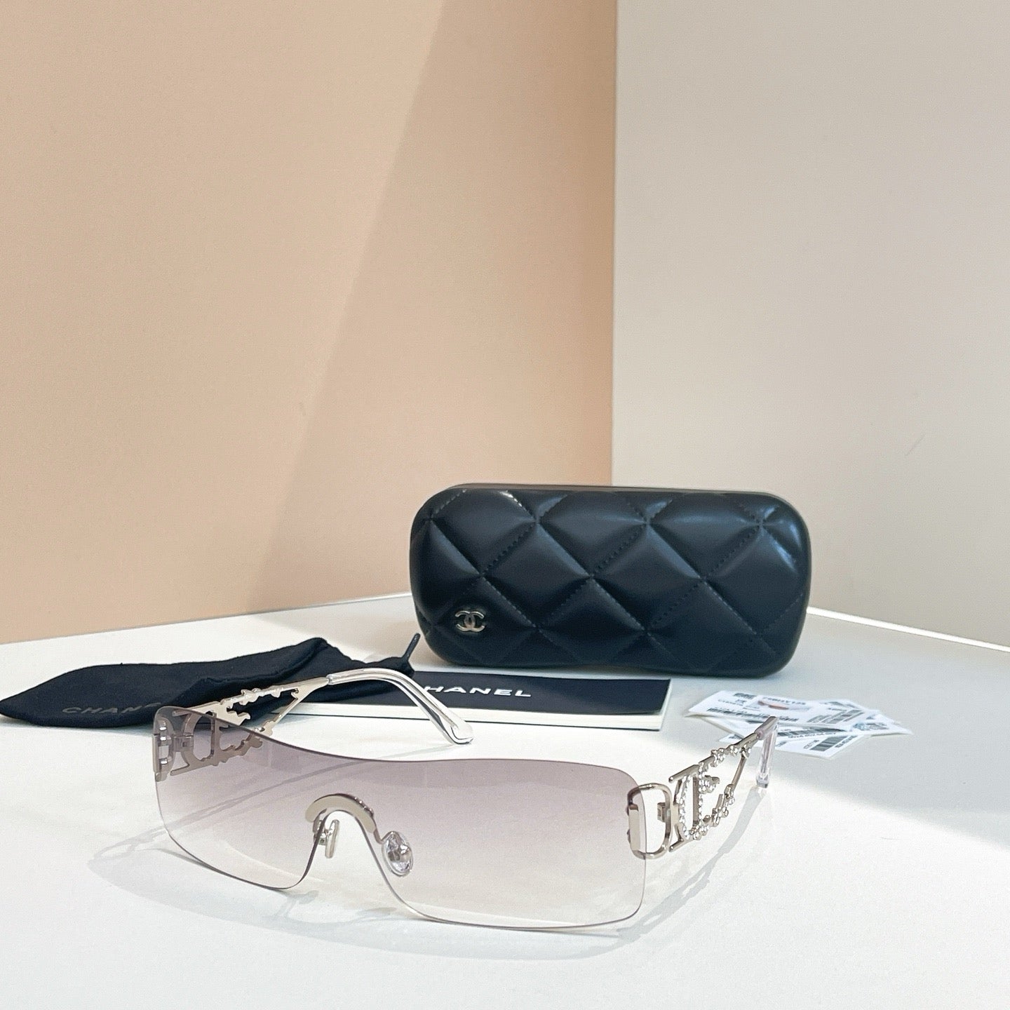 نظارة شمسية متعددة الألوان