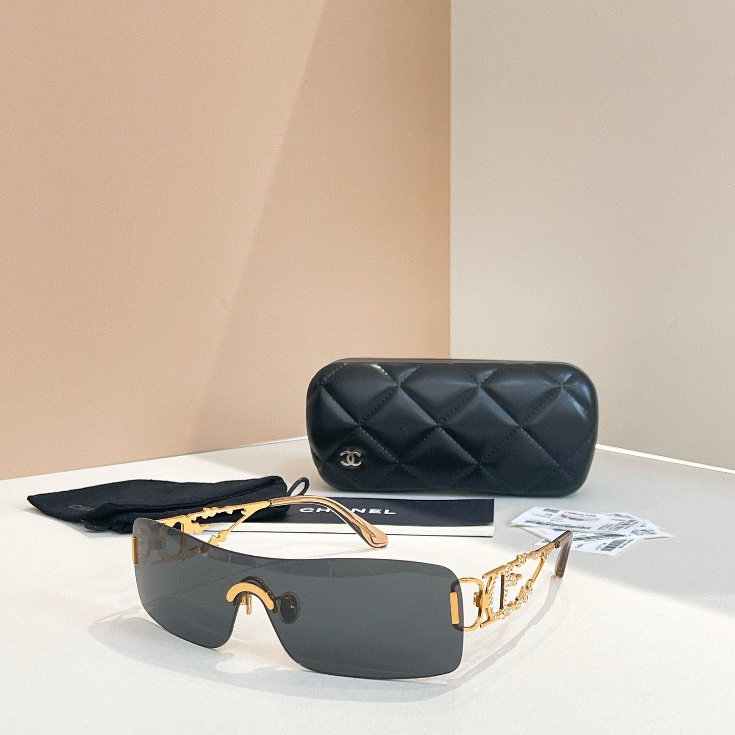 نظارة شمسية متعددة الألوان