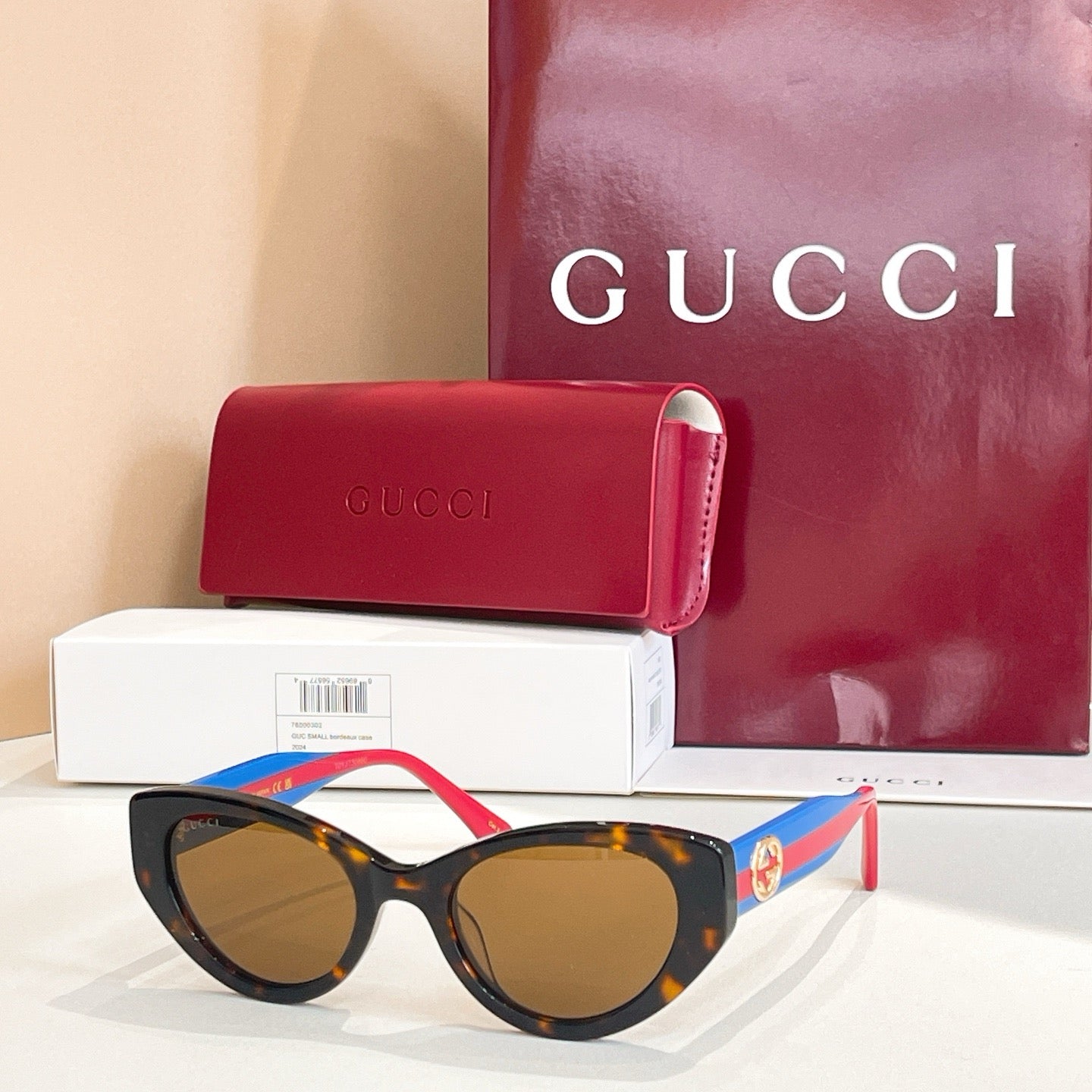 نظارة شمسية متعددة الألوان