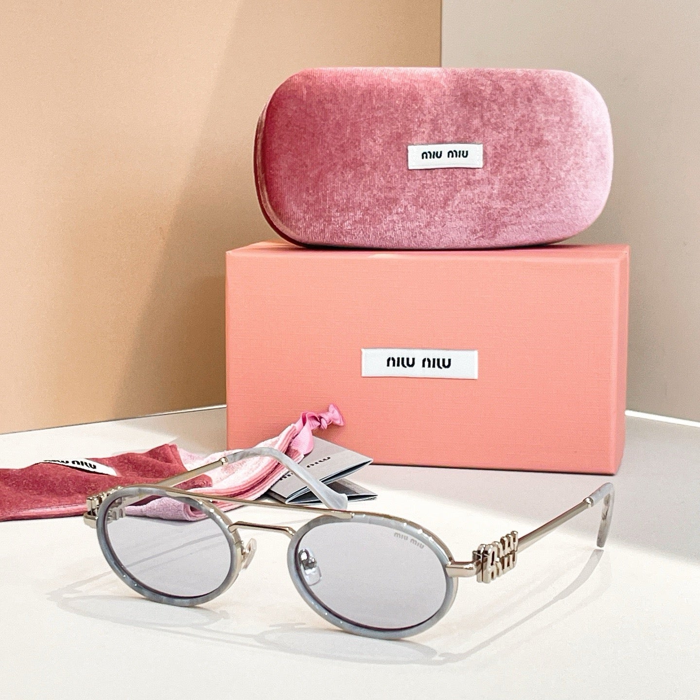 نظارة شمسية متعددة الألوان