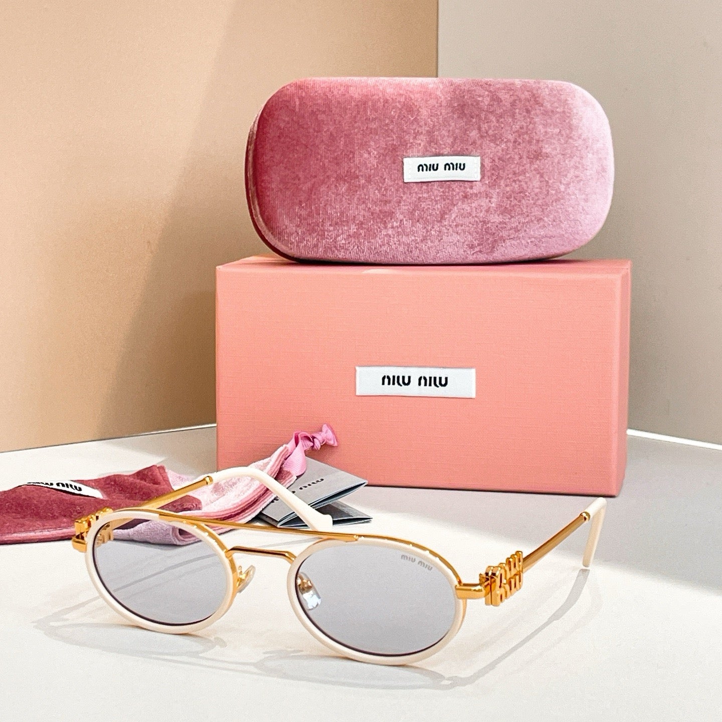 نظارة شمسية متعددة الألوان