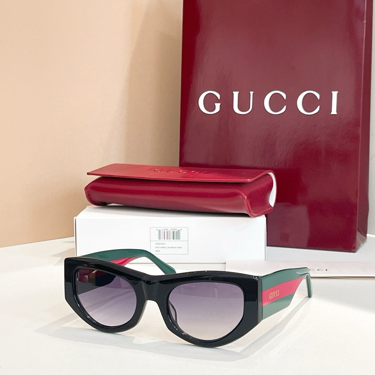 نظارة شمسية متعددة الألوان