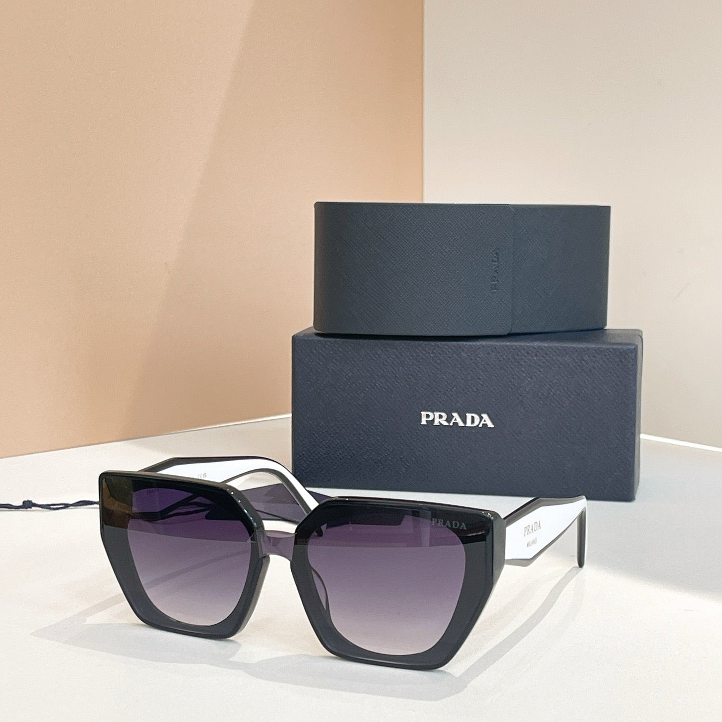 Mehrfarbige Sonnenbrille