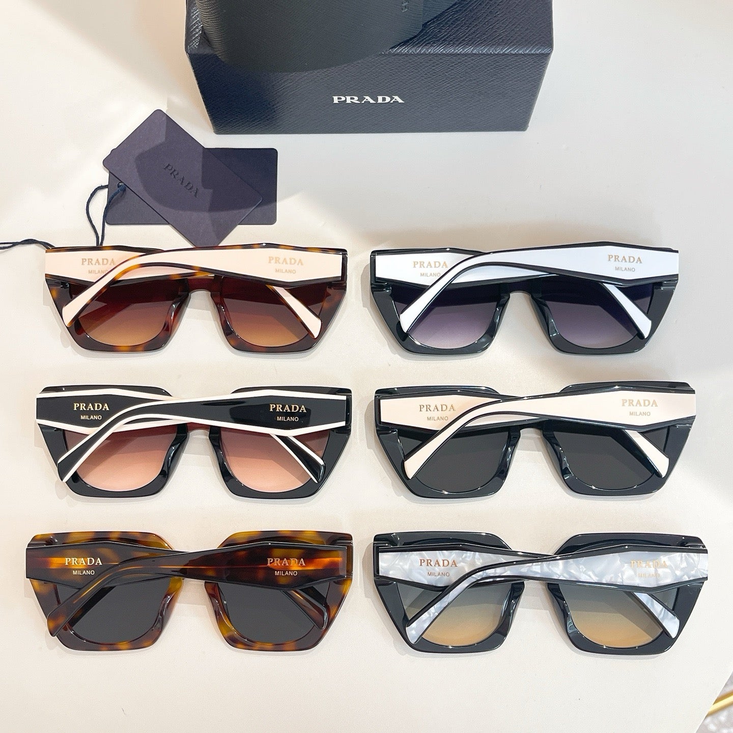 Mehrfarbige Sonnenbrille