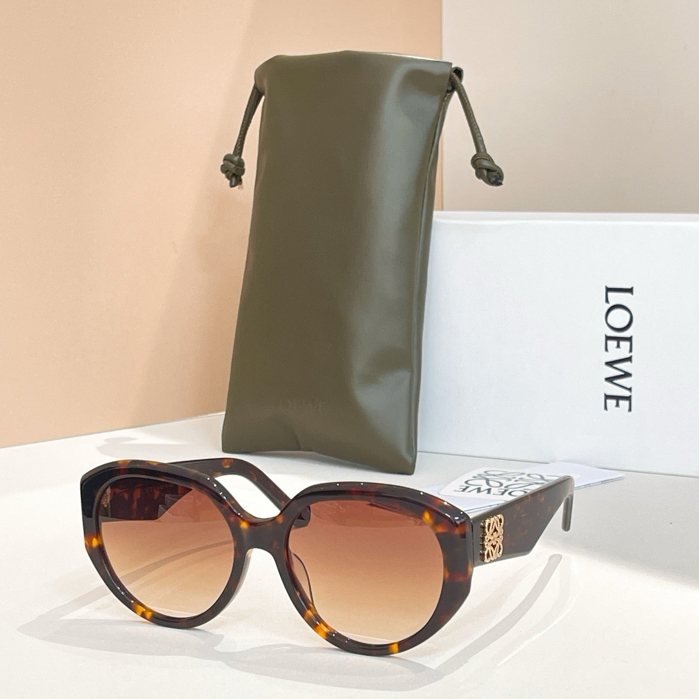 Mehrfarbige Sonnenbrille