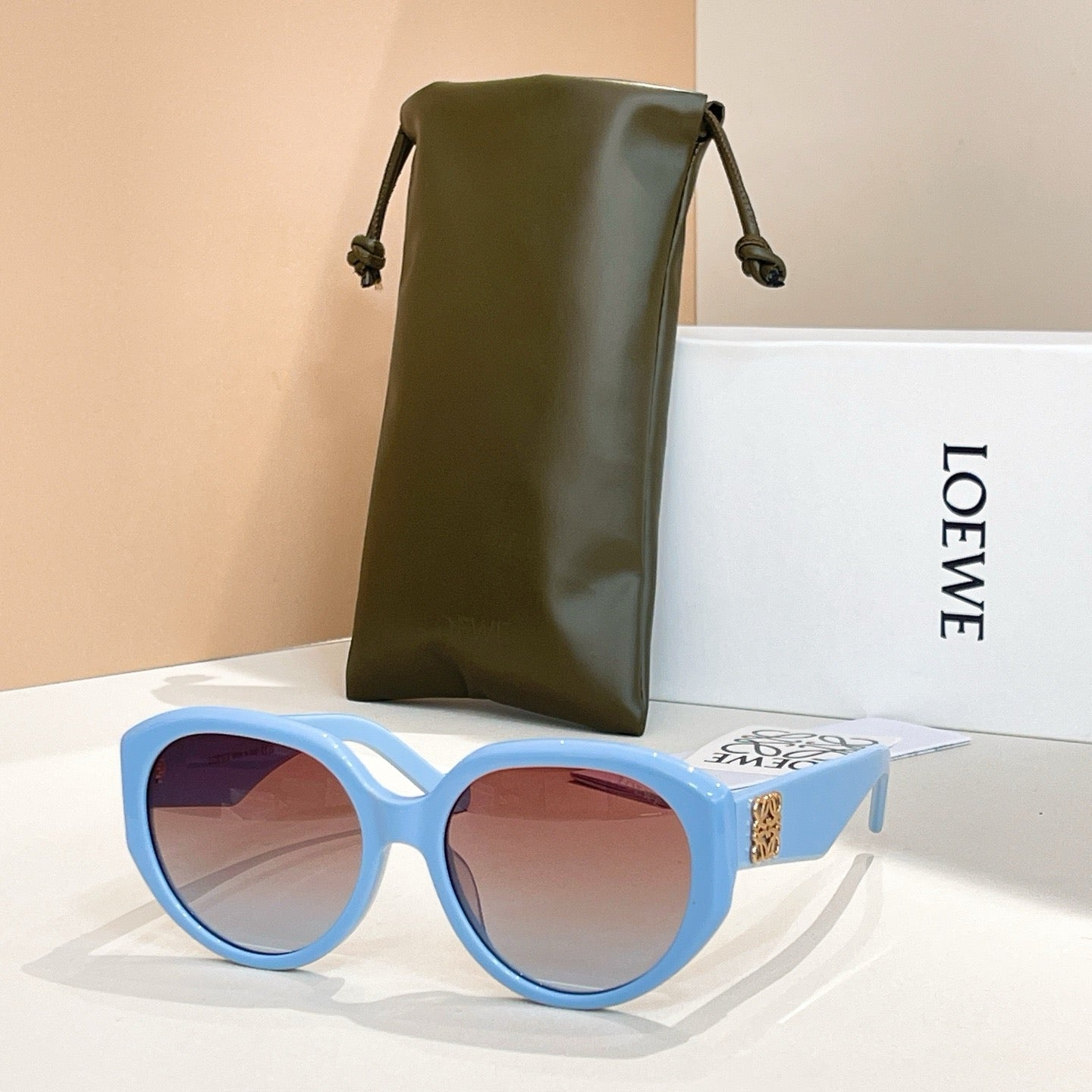 Mehrfarbige Sonnenbrille