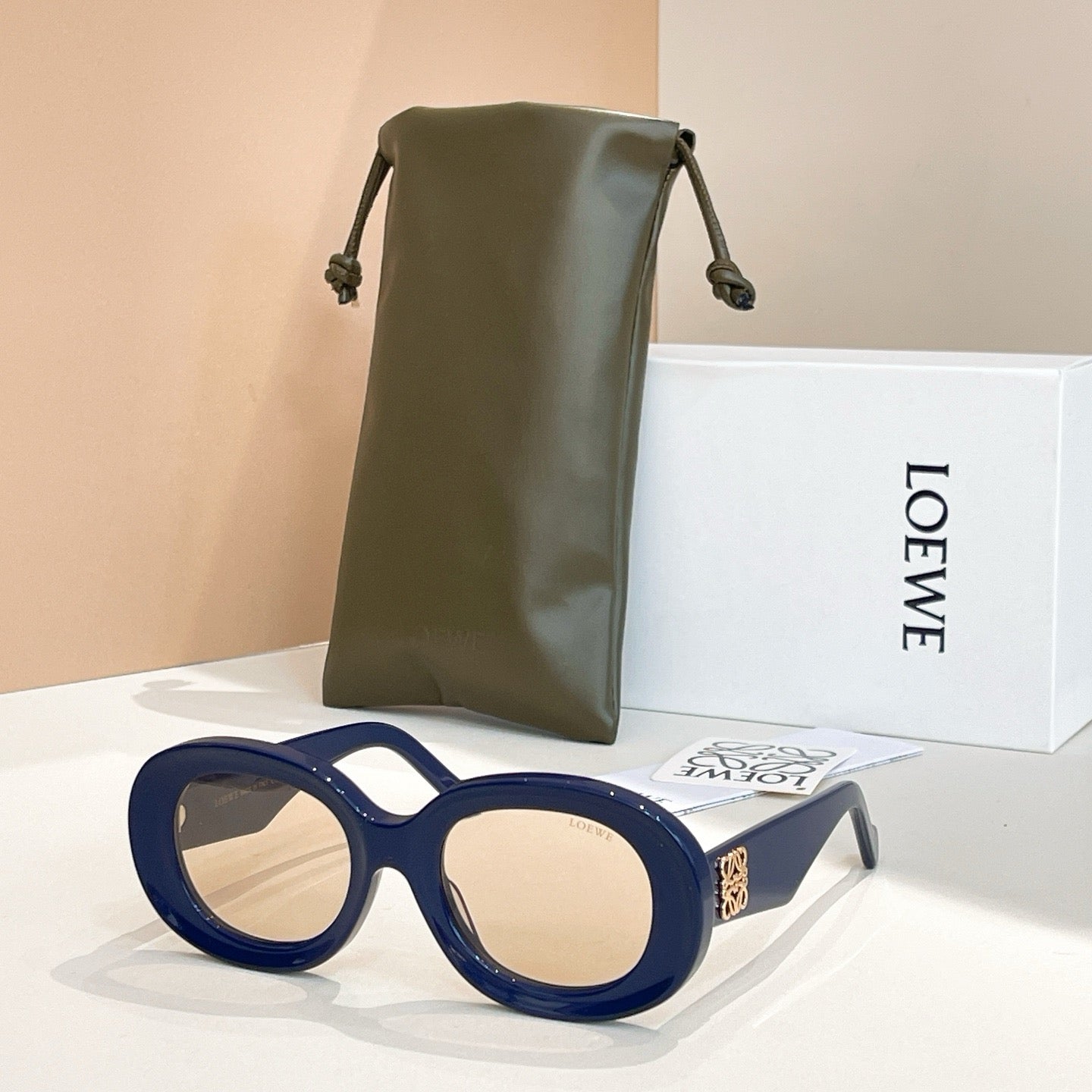 Mehrfarbige Sonnenbrille