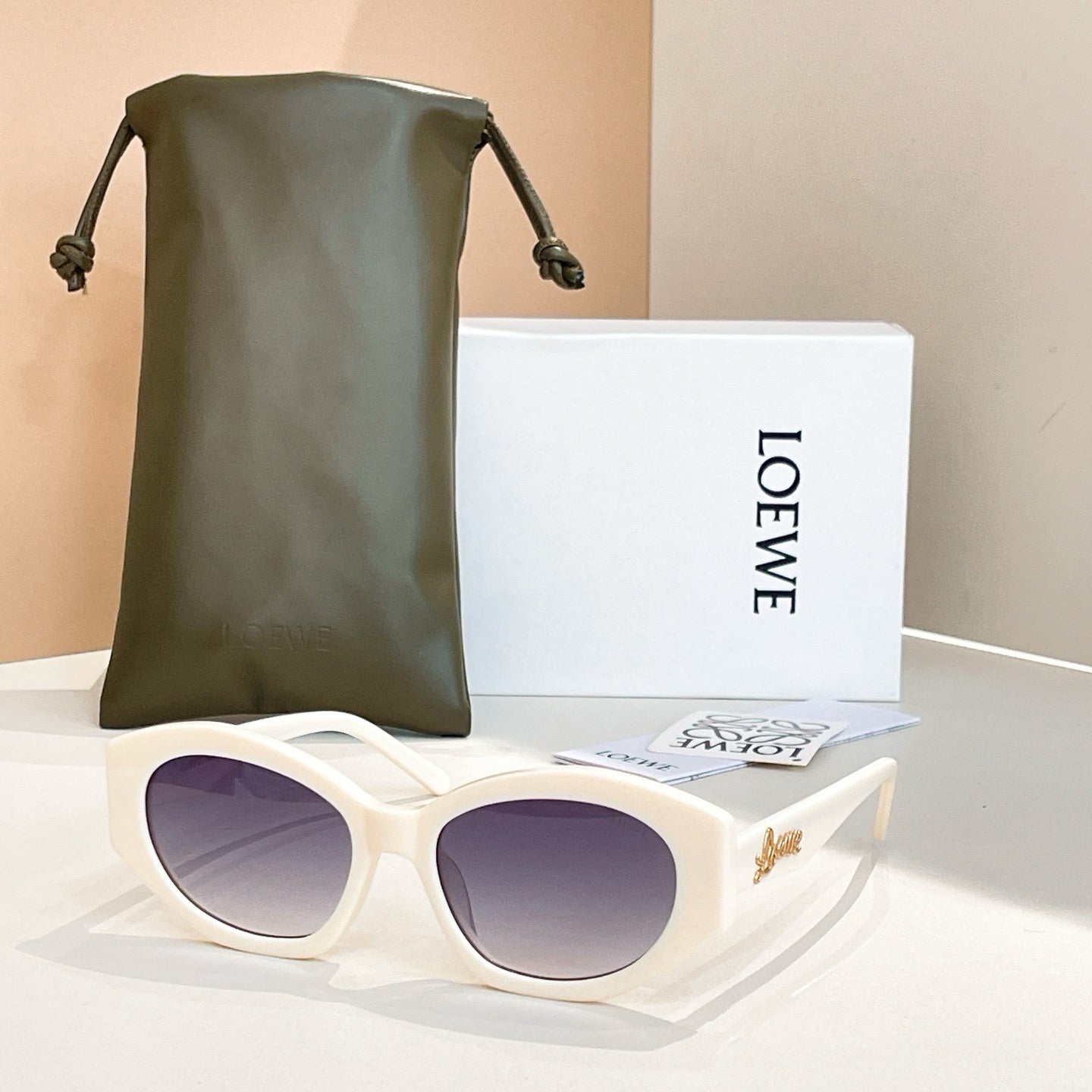 Mehrfarbige Sonnenbrille