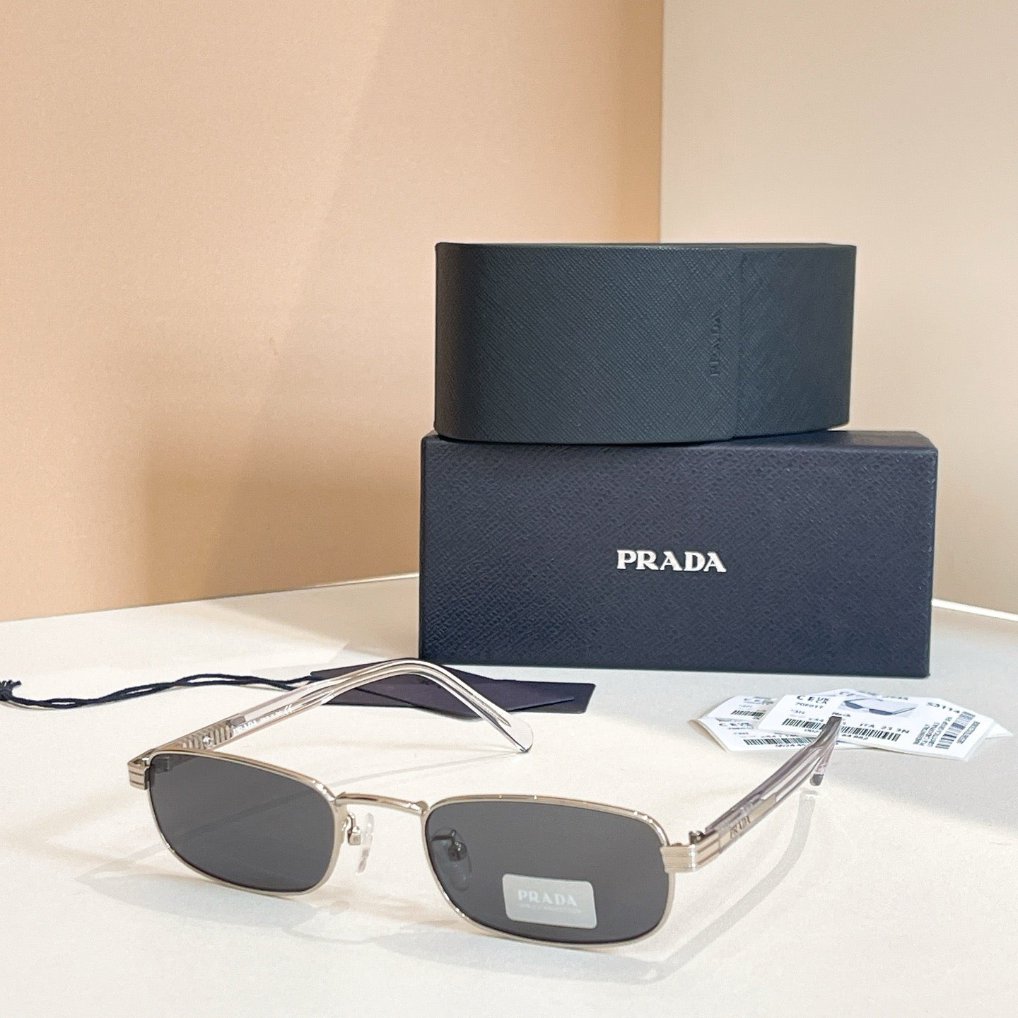 Mehrfarbige Sonnenbrille