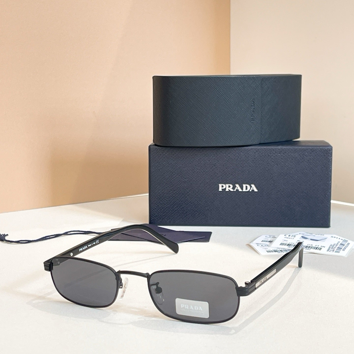 Mehrfarbige Sonnenbrille