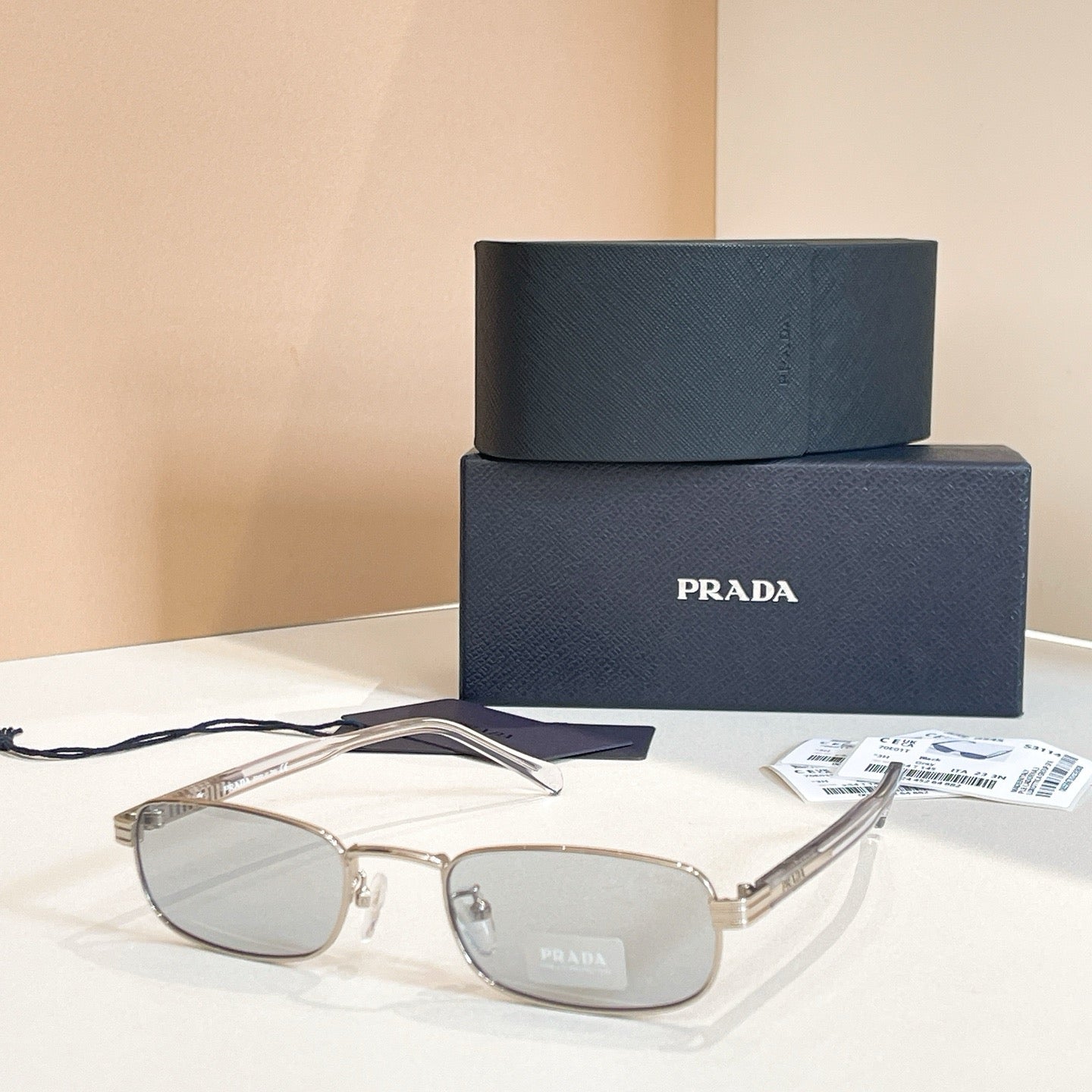 Mehrfarbige Sonnenbrille