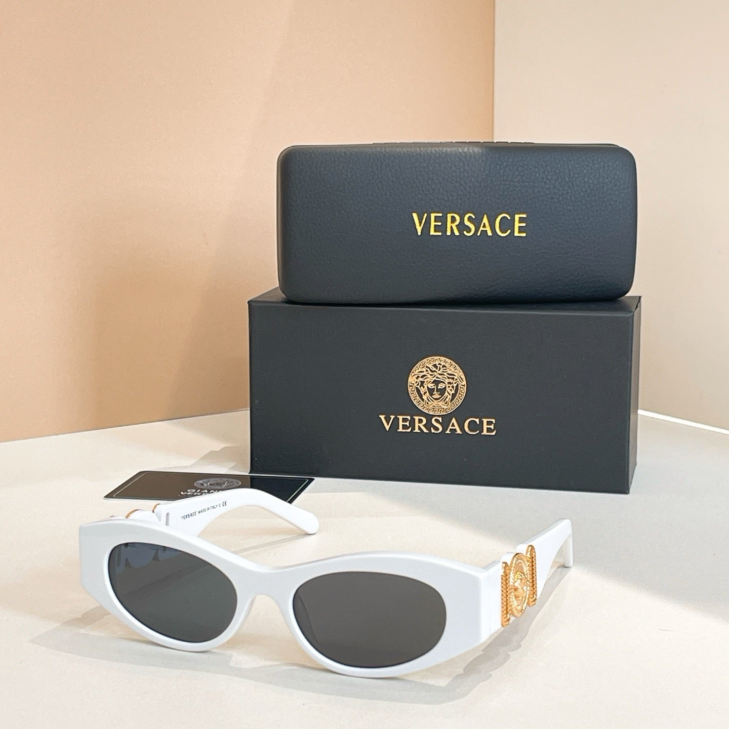 نظارة شمسية متعددة الألوان