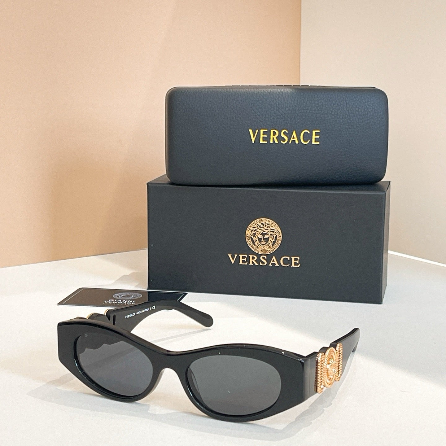 نظارة شمسية متعددة الألوان