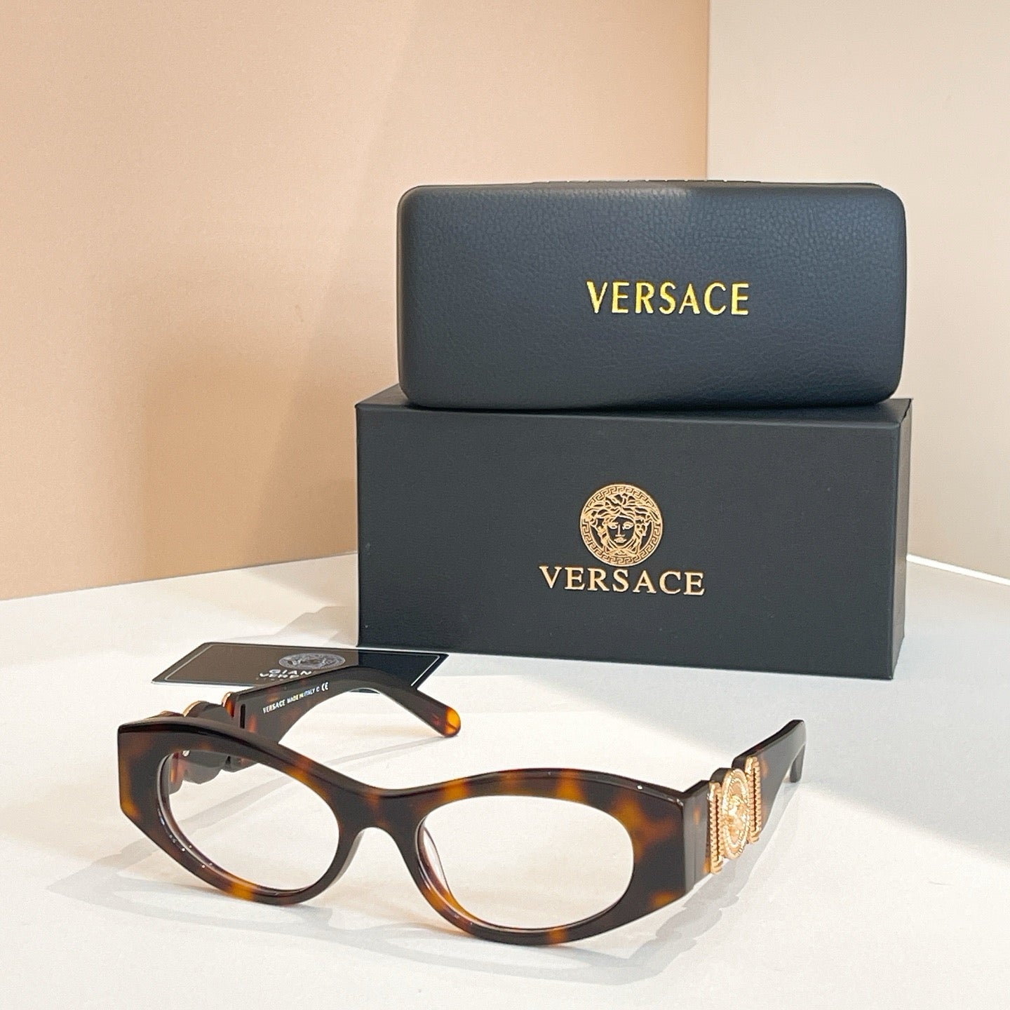 نظارة شمسية متعددة الألوان