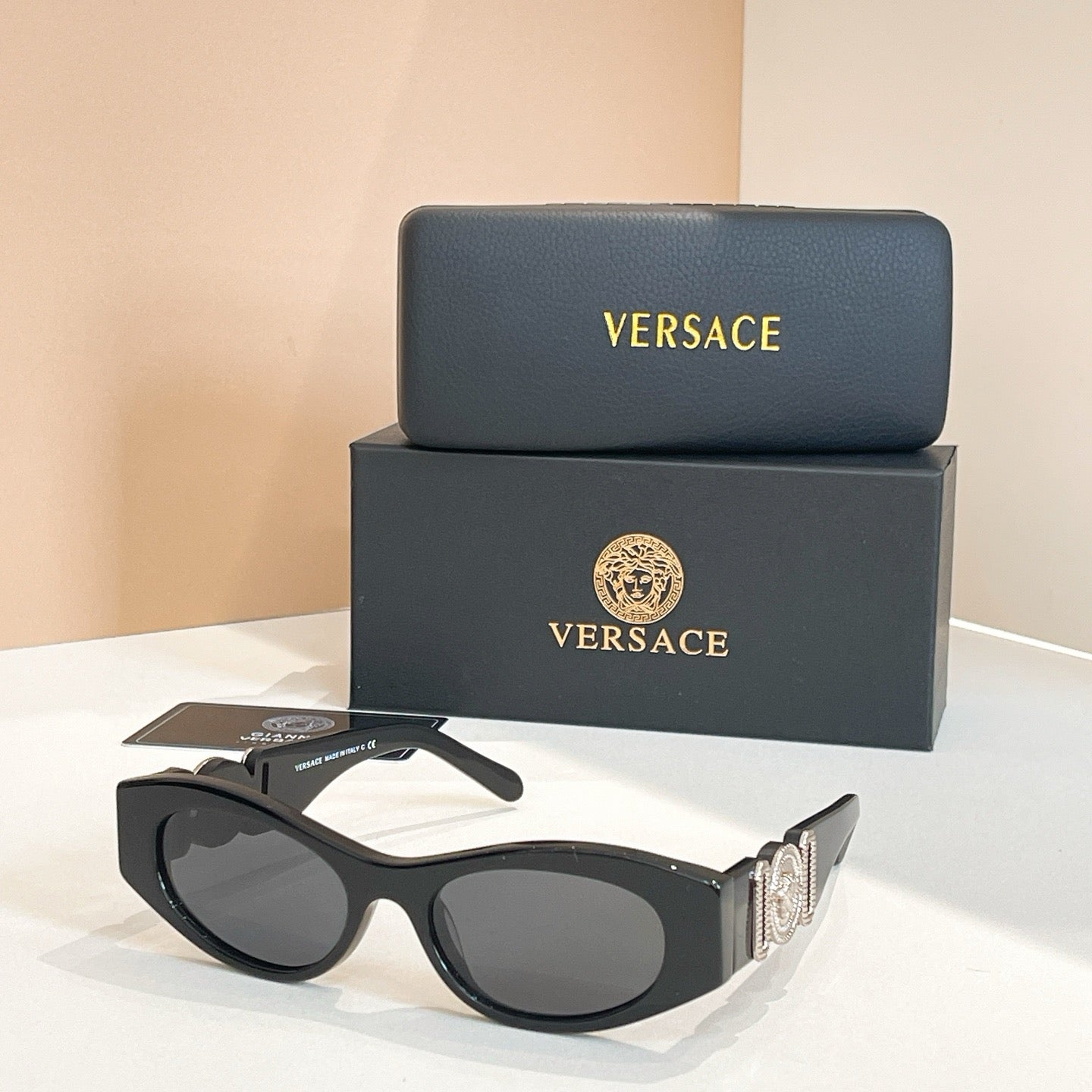 نظارة شمسية متعددة الألوان