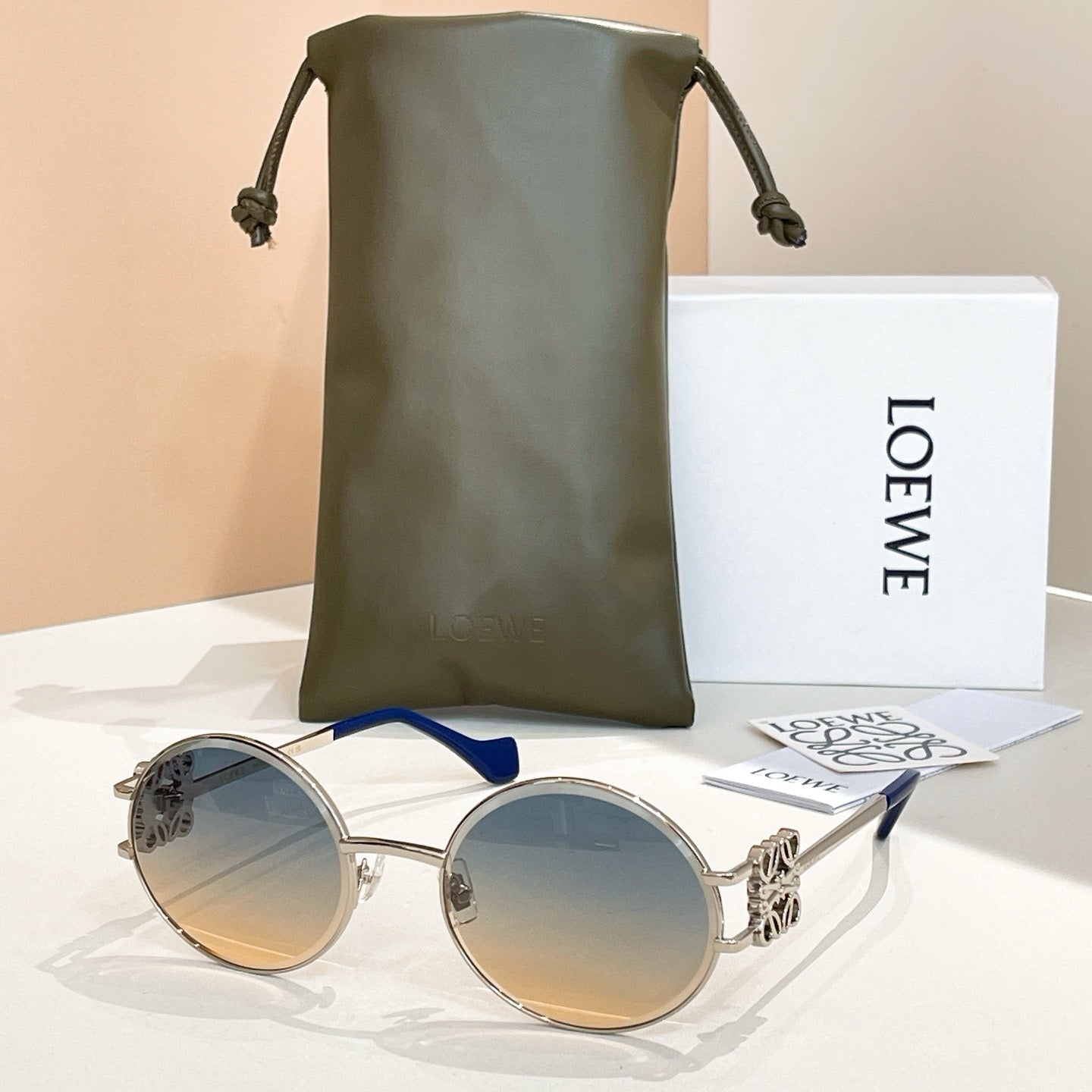 Mehrfarbige Sonnenbrille