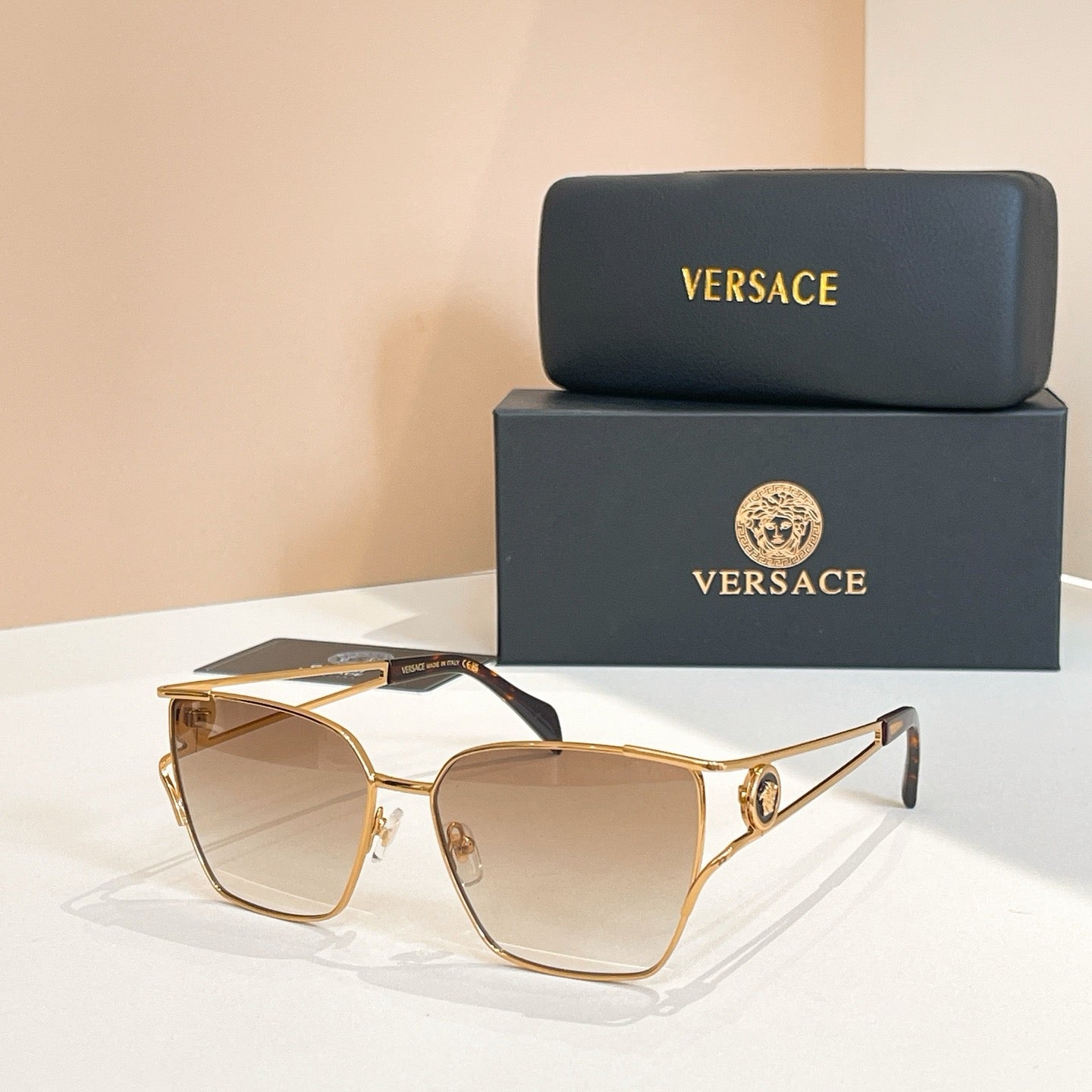 نظارة شمسية متعددة الألوان