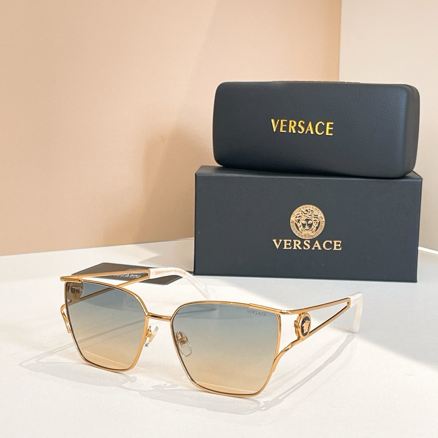 نظارة شمسية متعددة الألوان