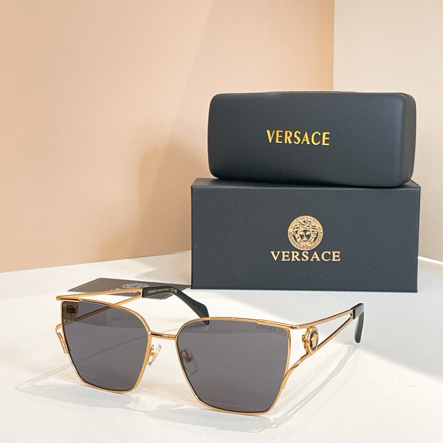 نظارة شمسية متعددة الألوان