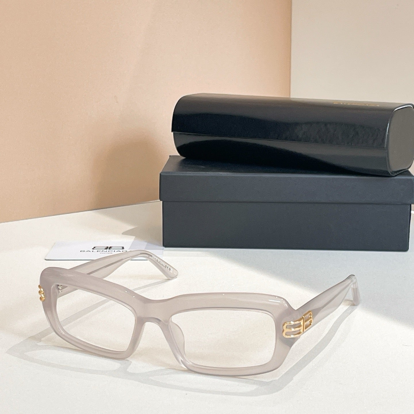 Mehrfarbige Sonnenbrille