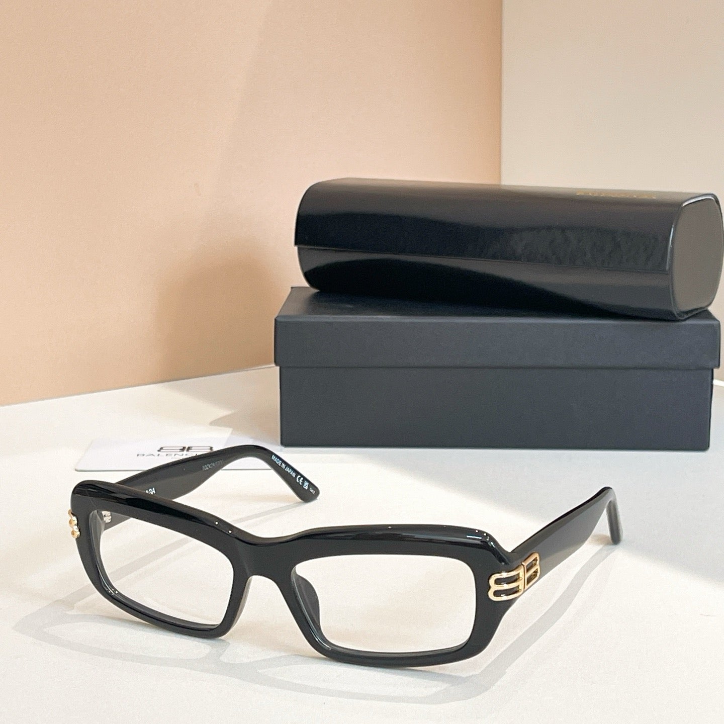 Mehrfarbige Sonnenbrille