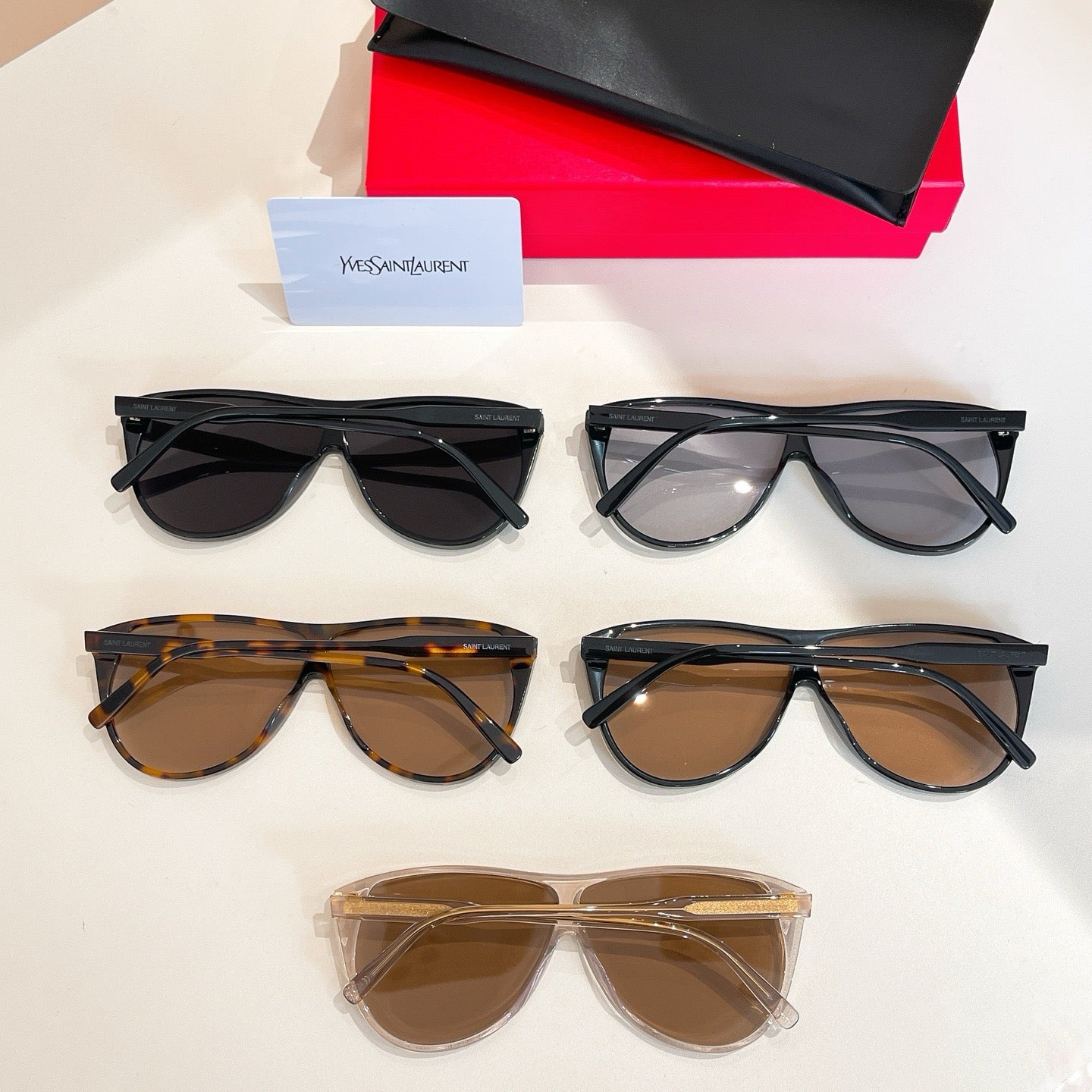 نظارة شمسية متعددة الألوان