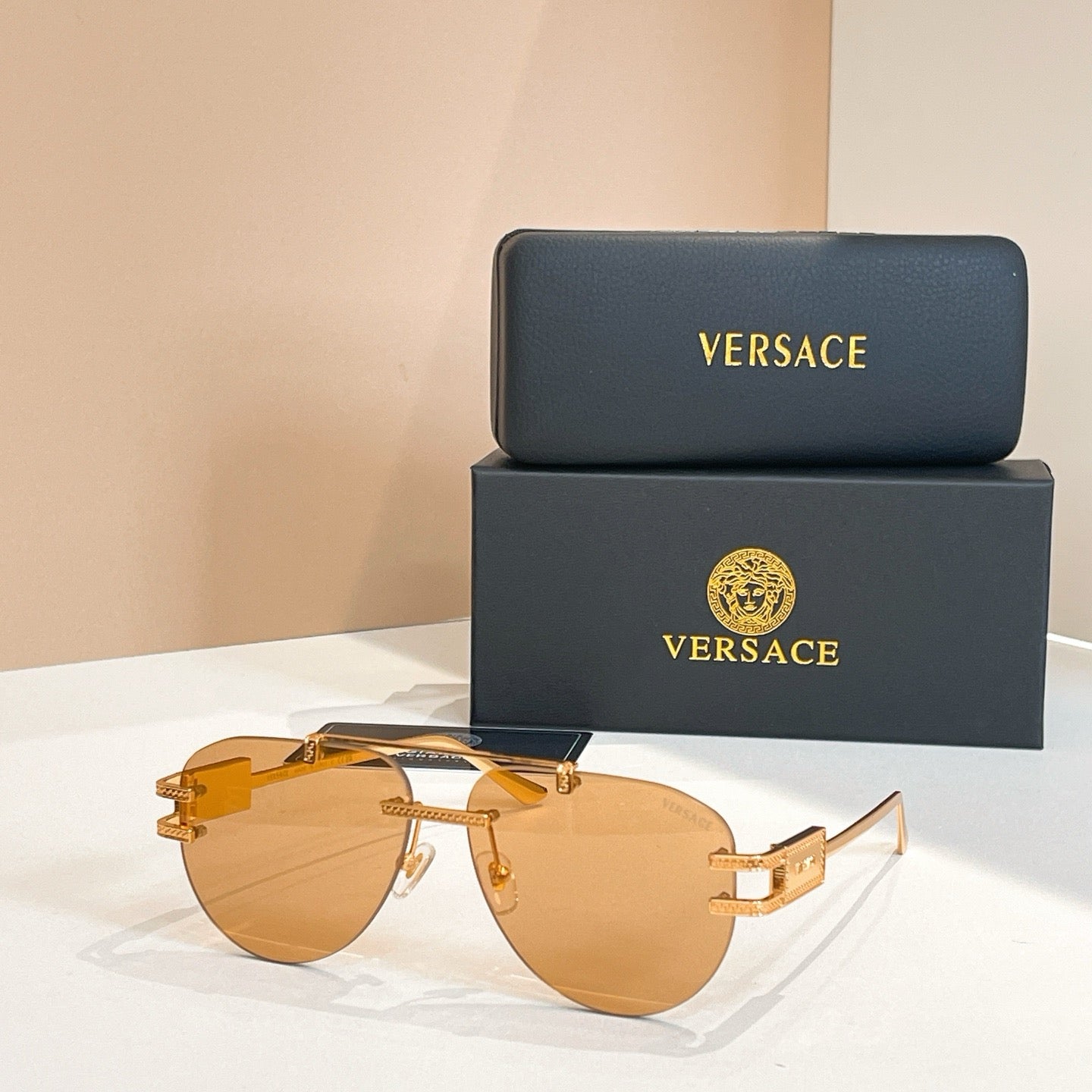 نظارة شمسية متعددة الألوان