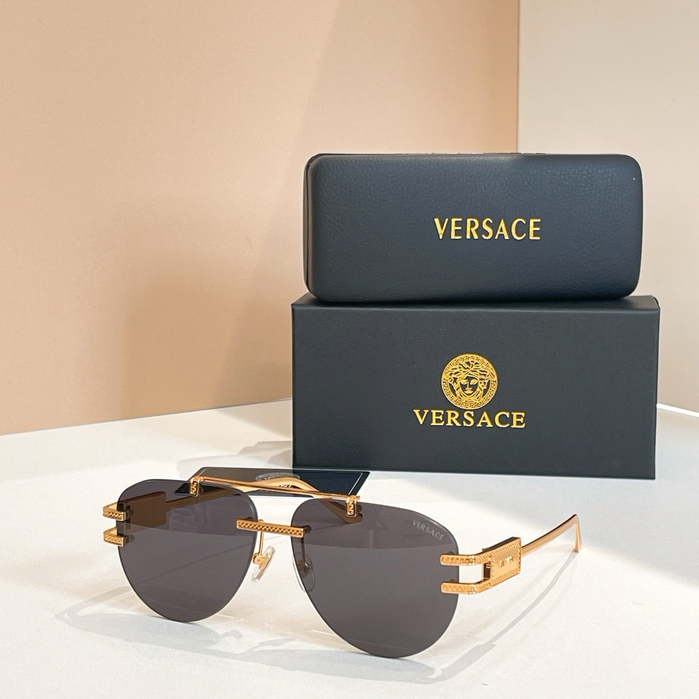 نظارة شمسية متعددة الألوان