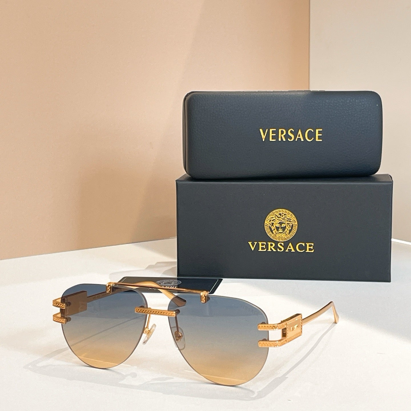 نظارة شمسية متعددة الألوان