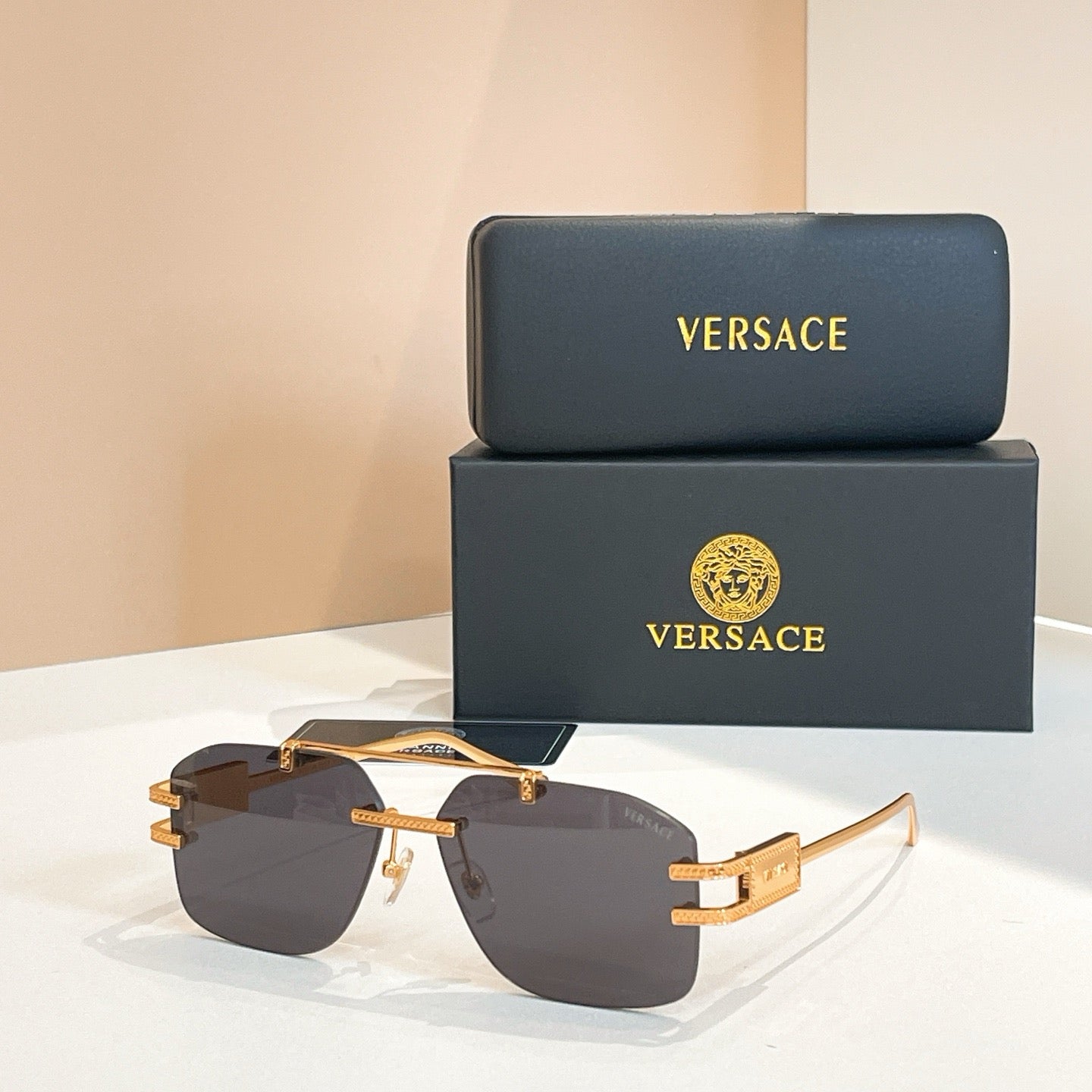 Mehrfarbige Sonnenbrille