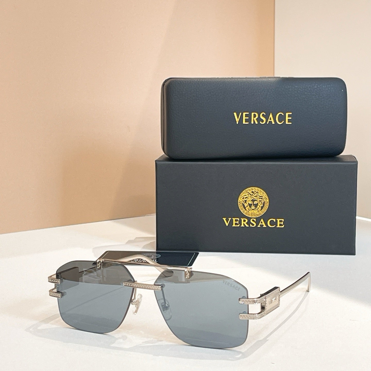 Mehrfarbige Sonnenbrille